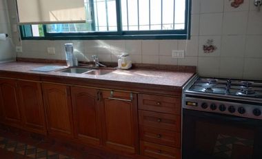 Casa en venta - 3 Dormitorios 3 Baños - Cochera - 381Mts2 - Vicente López
