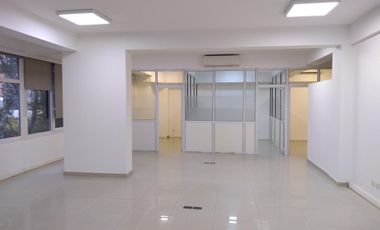 VENTA Oficina con 2 cocheras- Área Centro Este