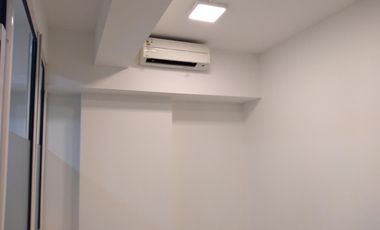 VENTA Oficina con 2 cocheras- Área Centro Este