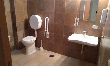 VENTA Oficina con 2 cocheras- Área Centro Este