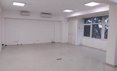VENTA Oficina con 2 cocheras- Área Centro Este