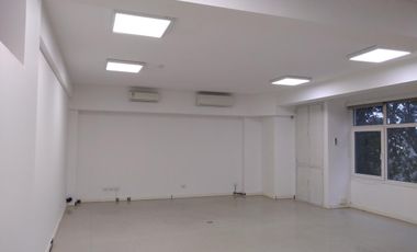 VENTA Oficina con 2 cocheras- Área Centro Este
