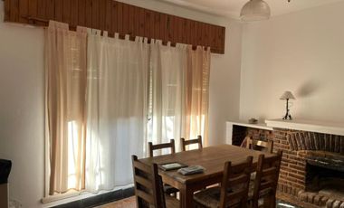 Casa en venta - 2 dormitorios 1 baño - 668mts2 totales - Longchamps
