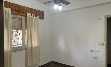 Casa en venta - 2 dormitorios 1 baño - 668mts2 totales - Longchamps