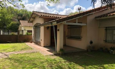 Casa en venta - 2 dormitorios 1 baño - 668mts2 totales - Longchamps