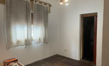 Casa en venta - 2 dormitorios 1 baño - 668mts2 totales - Longchamps