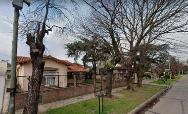 Casa en venta - 2 dormitorios 1 baño - 668mts2 totales - Longchamps