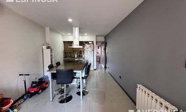 Departamento en venta en Castelar  con terraza privada