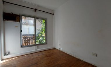Exc. Zona del Bajo de Vte. López, 2 Amb. al Contrafrente, 2º Piso por Escalera, Muy Luminoso