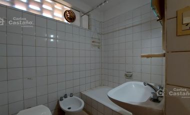 Exc. Zona del Bajo de Vte. López, 2 Amb. al Contrafrente, 2º Piso por Escalera, Muy Luminoso