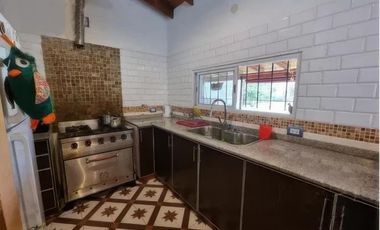 Casa en venta - 4 dormitorios 2 baños - 120mts2  - Exaltación De La Cruz