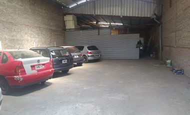 Galpón a mtrs. de Av. Génova al 6500