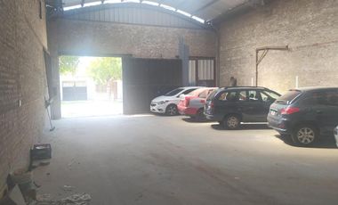 Galpón a mtrs. de Av. Génova al 6500