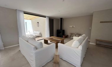 Casa en Alquiler- Barrio Senderos IV Lote 497 de Costa Esmeralda - Cul de sac