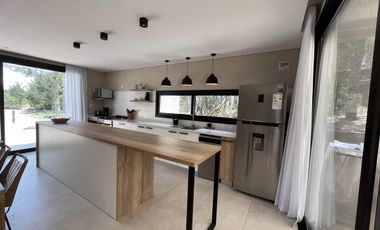 Casa en Alquiler- Barrio Senderos IV Lote 497 de Costa Esmeralda - Cul de sac