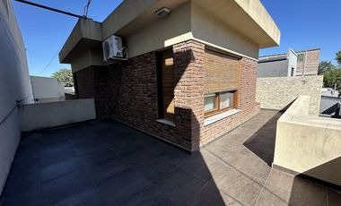 Casa en Ezpeleta Este, a pasos de la estación