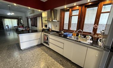 Casa en Ezpeleta Este, a pasos de la estación
