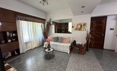 Casa en Ezpeleta Este, a pasos de la estación