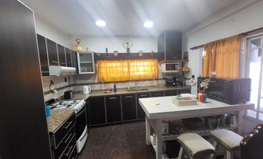 En Venta | Oportunidad! Importante Propiedad en Moreno con 2 Locales en Planta Baja