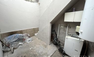 Venta casa 4 ambientes con patio y terraza en Wilde