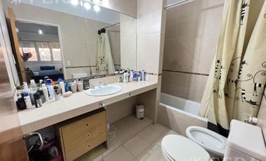 Venta casa 4 ambientes con patio y terraza en Wilde