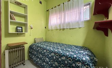 Venta casa 4 ambientes con patio y terraza en Wilde