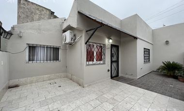Venta casa 4 ambientes con patio y terraza en Wilde