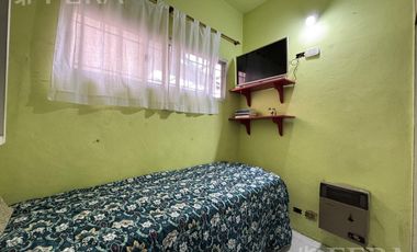 Venta casa 4 ambientes con patio y terraza en Wilde