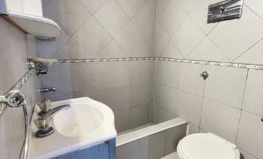 Venta casa 4 ambientes con patio y terraza en Wilde
