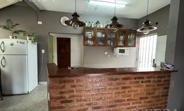Venta casa 4 ambientes con patio y terraza en Wilde