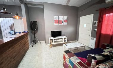 Venta casa 4 ambientes con patio y terraza en Wilde