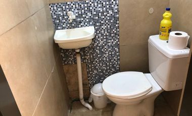 Oficina o Deposito. 30 mts2. baño, rejas y ventanas