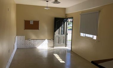 Oficina o Deposito. 30 mts2. baño, rejas y ventanas