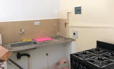 Oficina o Deposito. 30 mts2. baño, rejas y ventanas