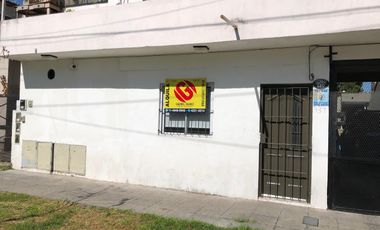 Oficina o Deposito. 30 mts2. baño, rejas y ventanas