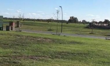 Terreno interno,  con vista parcial al agua