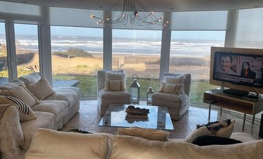 Cariló - Excelente casa sobre línea del mar ALQUILER Y VENTA