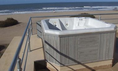 Cariló - Excelente casa sobre línea del mar ALQUILER Y VENTA