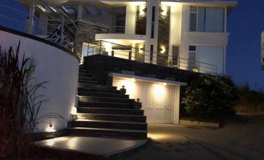 Cariló - Excelente casa sobre línea del mar ALQUILER Y VENTA