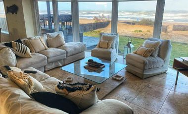 Cariló - Excelente casa sobre línea del mar ALQUILER Y VENTA