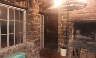 Casa en venta - 3 dormitorios 2 baños - 200mts2 - Azul