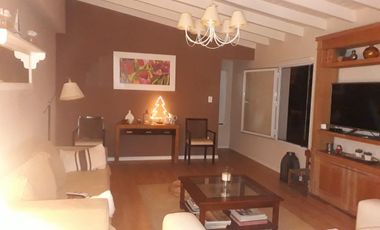 Casa en venta - 3 dormitorios 2 baños - 200mts2 - Azul
