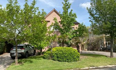 Casa en venta en San Isidro Labrador.