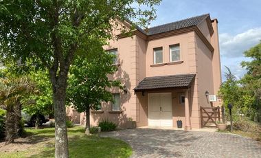 Casa en venta en San Isidro Labrador.