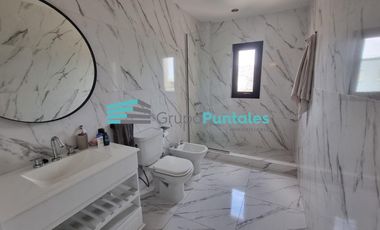Casa en Barrio Lagos de Canning con 5 Dormitorios y piscina con venecitas