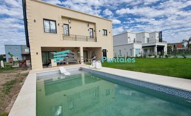Casa en Barrio Lagos de Canning con 5 Dormitorios y piscina con venecitas