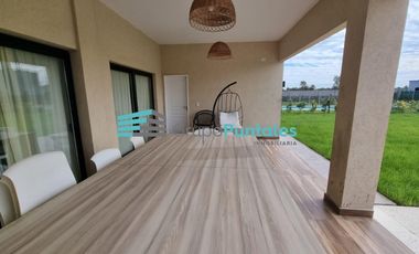 Casa en Barrio Lagos de Canning con 5 Dormitorios y piscina con venecitas