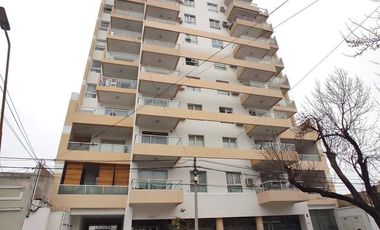 Venta de Departamento dos (2) dormitorios, dos (2) baños   cochera. Edificio con pileta y SUM. Barrio Candioti Sur