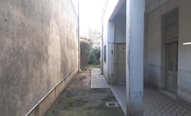 Dr Arturo F Melo 4200  Terreno de 8,66 x 41,06 m  Remedios de Escalada LANUS