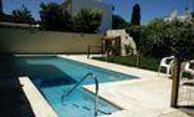 Casa 4 dormitorios. | CALLE 71